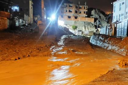 Desborde de río en La Paz: Cesa la lluvia y se reactiva la labor de las maquinarias en zona Rosario de Bajo Llojeta