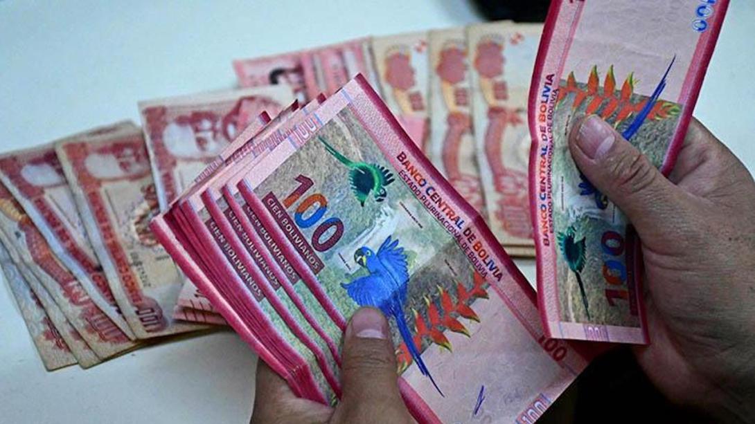 Envían a la cárcel a funcionaria de una entidad financiera por desviar Bs 400.000