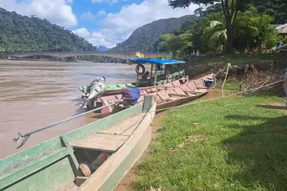 Una niña pierde la vida y otra se encuentra desaparecida tras el vuelco de un bote en el río Beni, señala la Armada