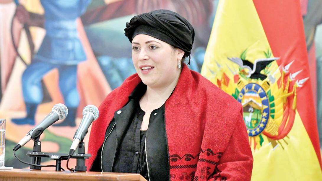 Ministra Prada confirma reunión con Zúñiga y asegura que se le informó que sería relevado