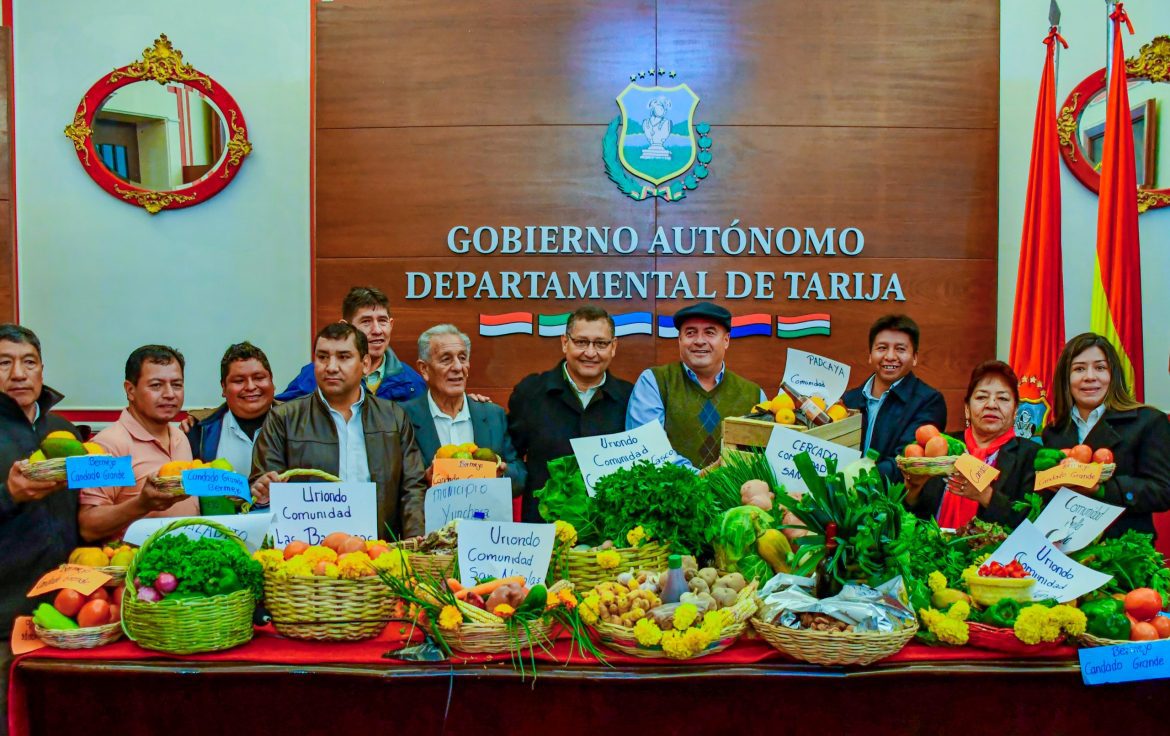 El Gobernador Oscar Montes cumple con la entrega de cheques del PROSOL 2025 beneficiando a 1.786 familias productoras