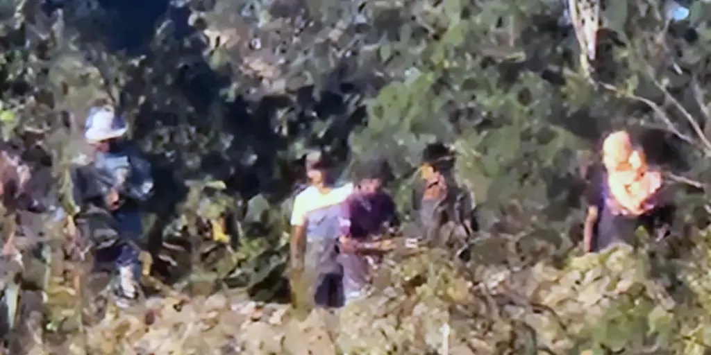 Denuncian que al menos 25 personas están retenidas en Santa Rita por un grupo armado; hay al menos un herido