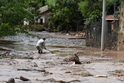 Samaipata: Ministro de Defensa reconoce que acciones son insuficientes, pero anuncia la habilitación de una carretera