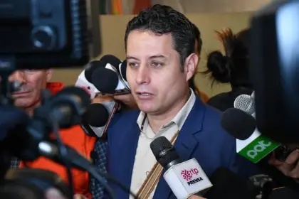 “De 14 días de gestión, seis el vicepresidente estuvo afuera (del país)”, dice vocera de Gobierno