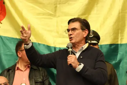 Paz anuncia “arancel cero” para “celulares, computadoras” y tecnología que no se produce en Bolivia