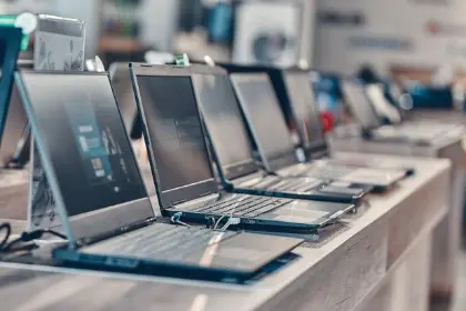 El Gobierno aprueba “arancel cero” para aparatos de “línea negra”, entre ellos celulares y computadoras