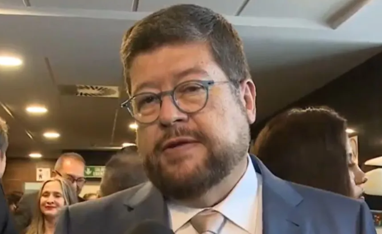 “Los políticos también tienen que ajustarse”, Samuel teme que el crédito del FMI vaya a financiar el déficit