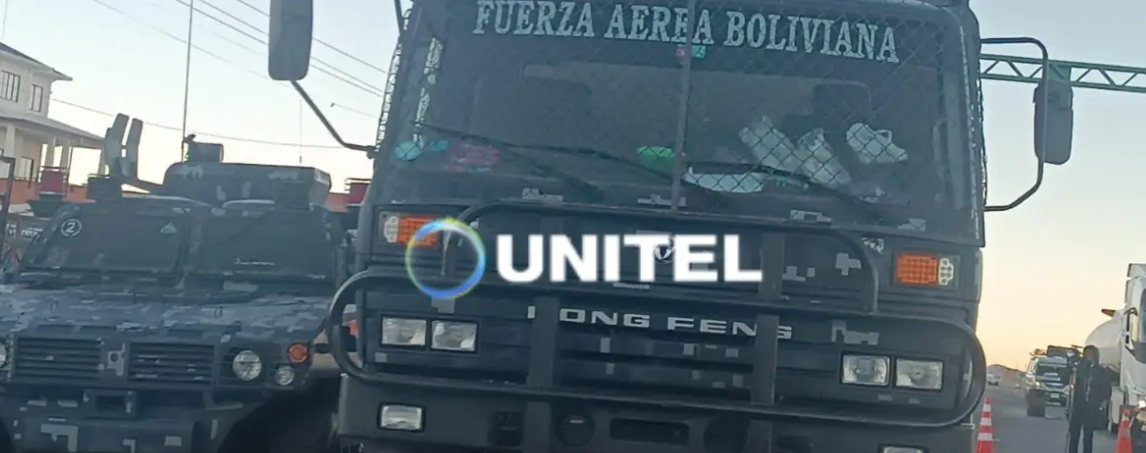 Policías y militares resguardan la carretera La Paz – Oruro y otras rutas troncales para evitar bloqueos