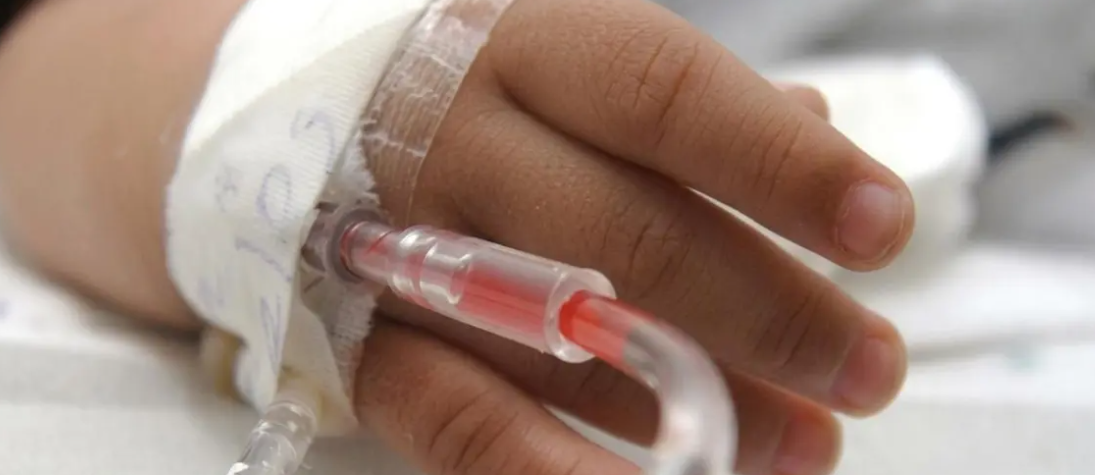 Niño de tres años queda en terapia intensiva tras brutal golpiza de su padre y madrastra en El Alto
