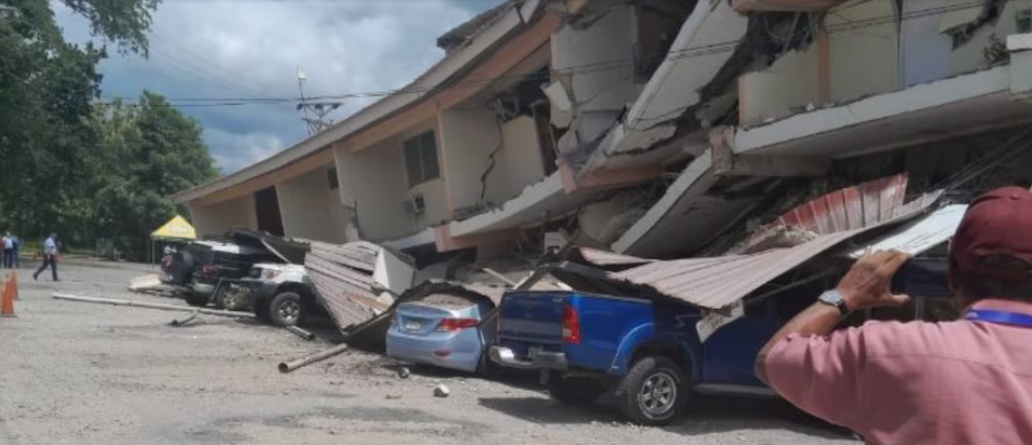Fuerte terremoto de magnitud 7.6 sacude Panamá y provoca evacuaciones preventivas de edificios